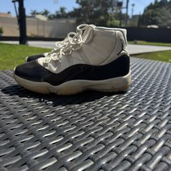 Jordan 11 Neapolitan Size 9