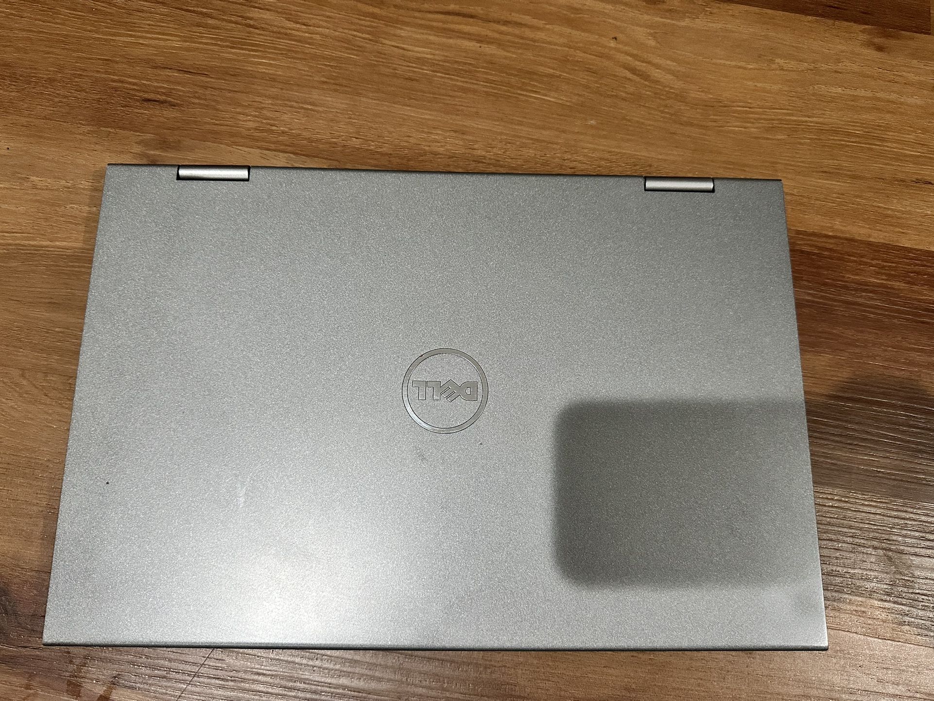 DELL Inspiron 5579