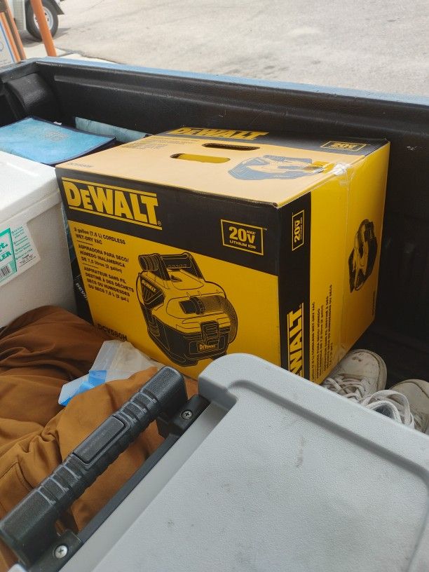 DeWalt 20v 2gallon Cordless Wet And Dry