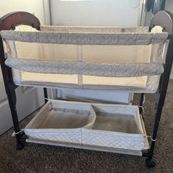 Arm’s Reach Cambria Co-Sleeper Bedside Bassine