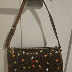NWT MICHAEL KORS JET SET BROWN MULTI EAST WEST AIRPLANE PRINT POUCHETTE BAG.