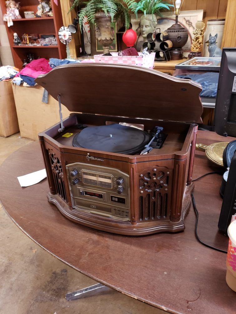 Entertainment System AM FM cassette CD player and record player made by Emerson $30