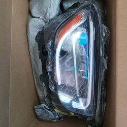 2020 Mercedes GLC 300 Right Headlight 