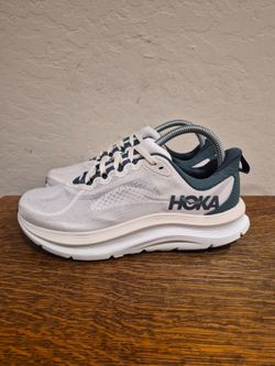 HOKA One One Kawana 3 Athletic Running Shoes 
Women's Size US 7B