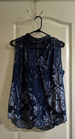 White House Black Market Blouse 