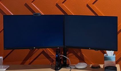 Dual HP 24 inch monitors and mounting bracket