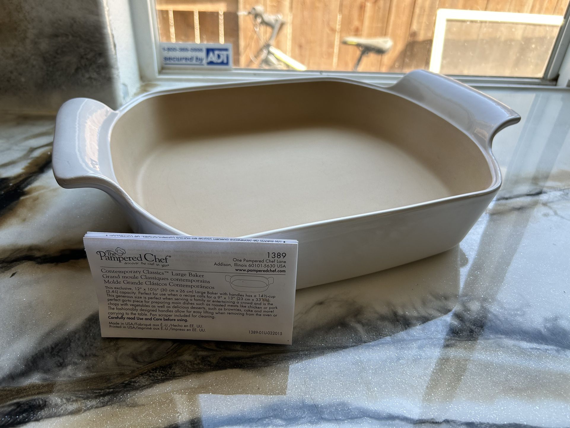 Pampered Chef White Large Baker