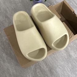 Yeezy Slide Pure 