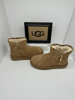 New: UGG Women’s Mini Florence Boots Size 10