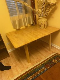 Table, With Center Piece To Make Larger