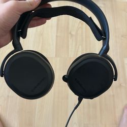  Steel Series Headphones 