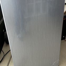 Arctic King Mini Refrigerator
