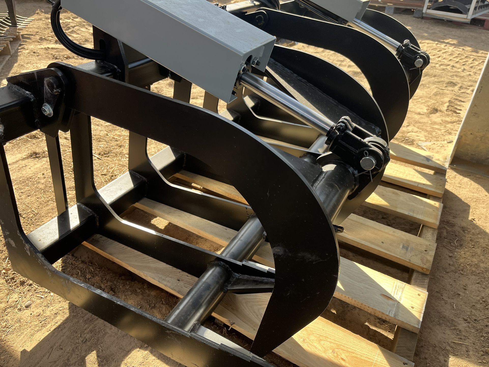 60 Inch Grapple Bucket
