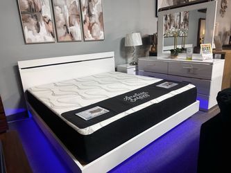 Modern bedroom set! $1699 🚨🤍📦