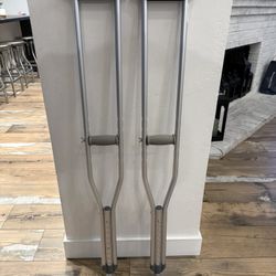 Adjustable Crutches 