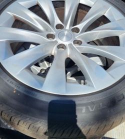 2018 Tesla Model X 20" Slipstream Wheel/Tire Set