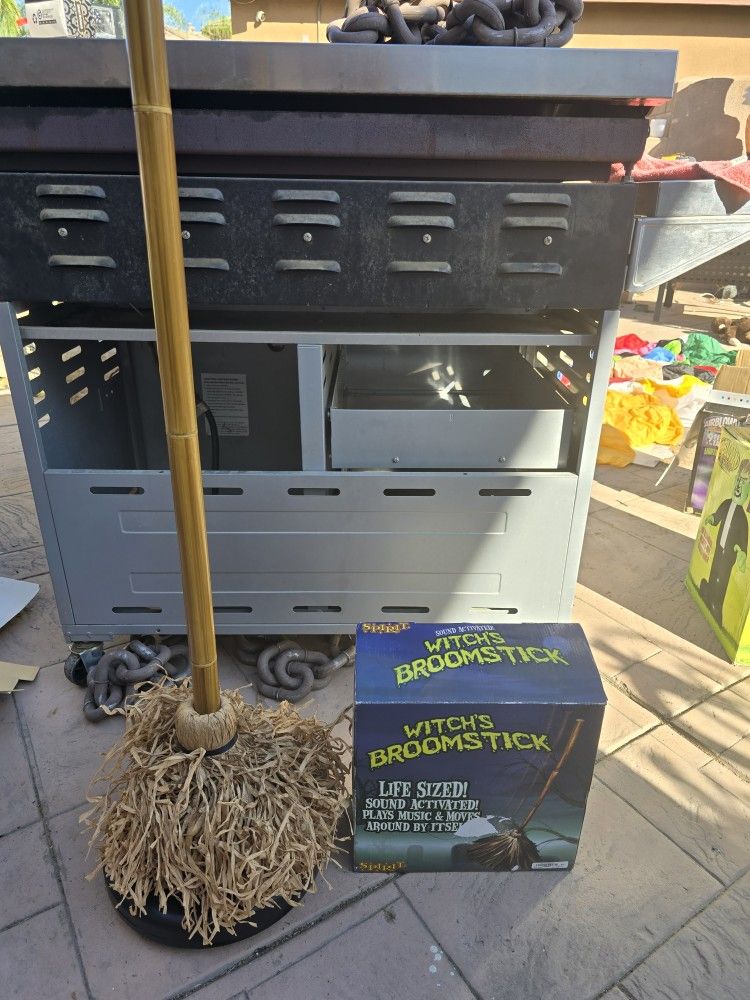Witch's Broomstick Spirit Halloween