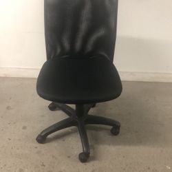 Like New Adjustable desk chair