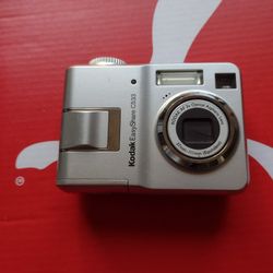 Camera Digital The Software for This Camera Came Out In 2006.  Nice Collectible To Sit On A Shelf As Decorative   Cash Porch PU Redmond.  Not Used