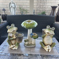 Outdoor Decor Frogs