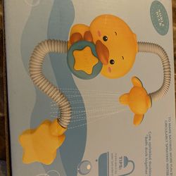 New Duck Shower Tub Toy / Battery Operated 