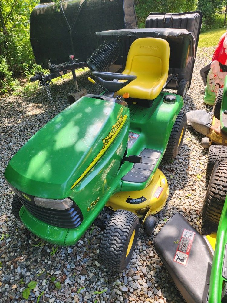 2003 John Deere LT160 with 42" deck