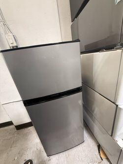 Frigidaire Mini Fridge with Top Freezer