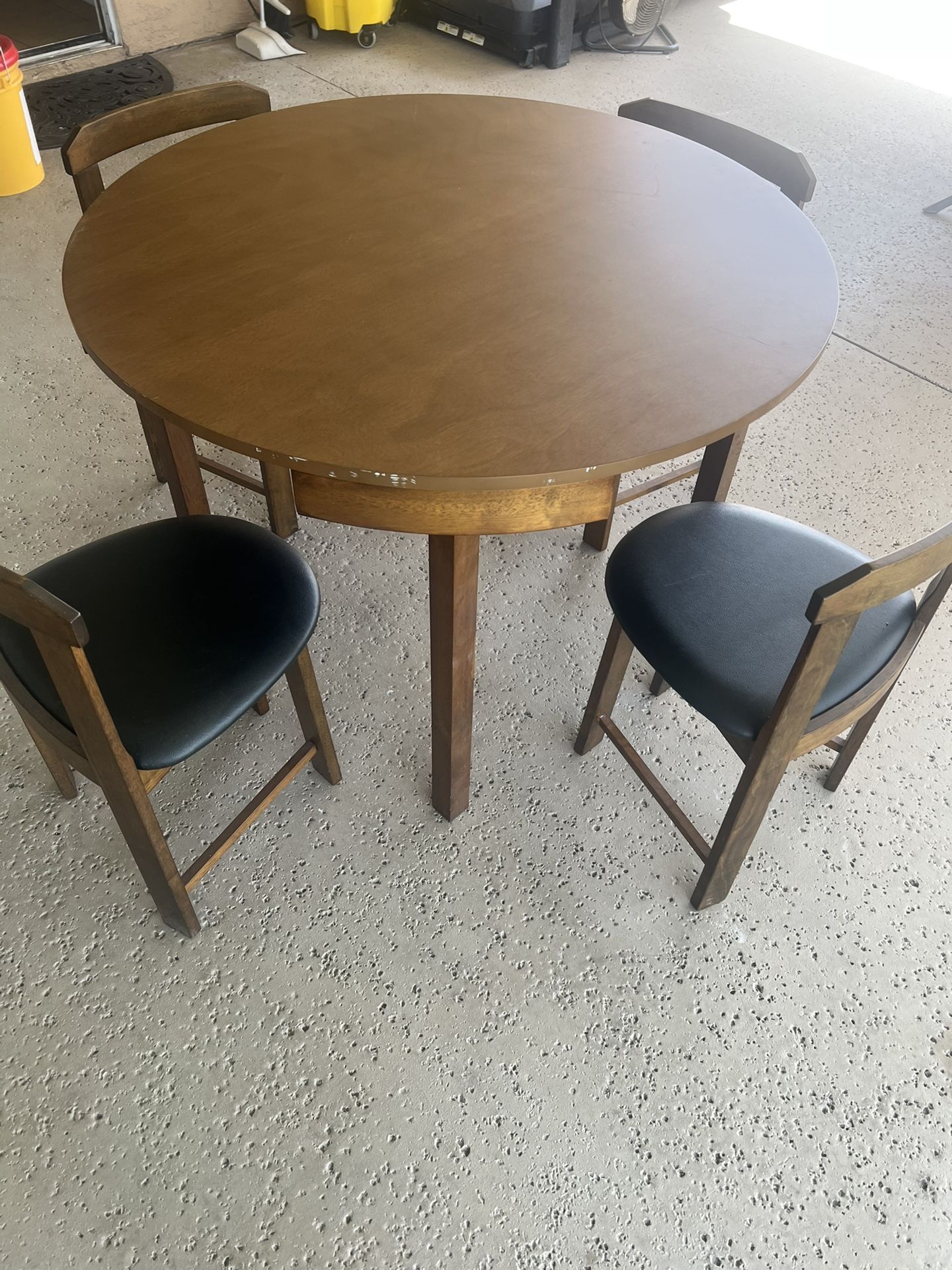 Table & Chairs