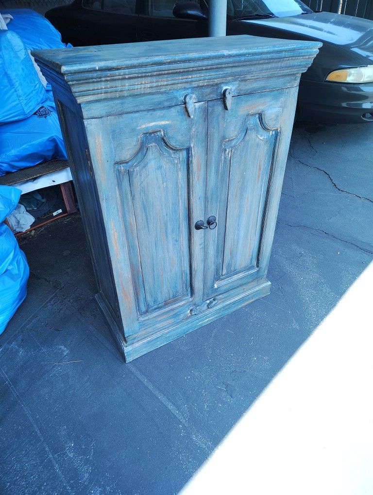 Cabinet With Shelves Inside
