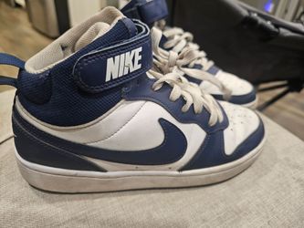 Size 6 nike Boys high dunk