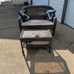 Outdoor Loveseat And Table. *Hampton Bay*