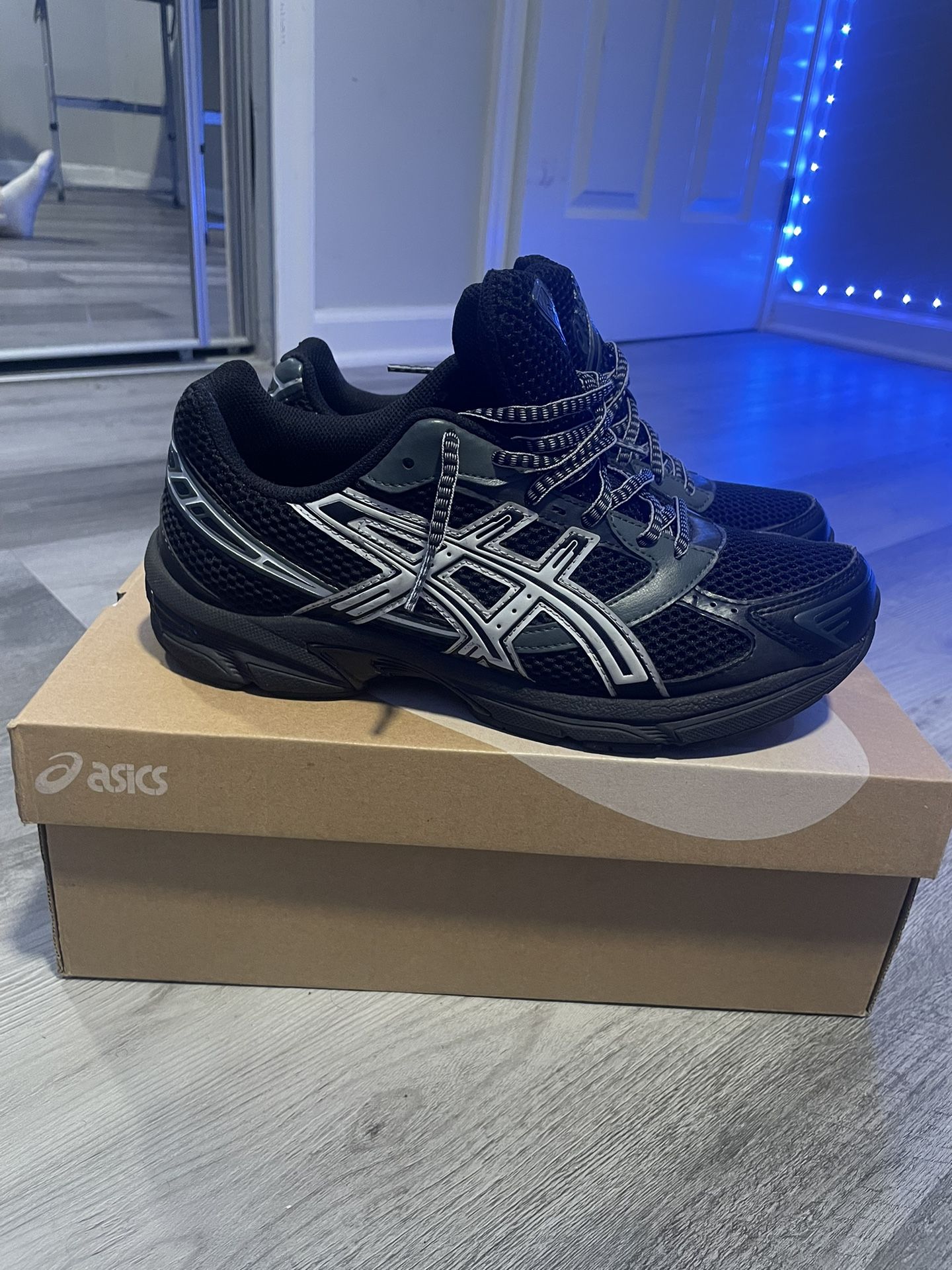 ASICS 