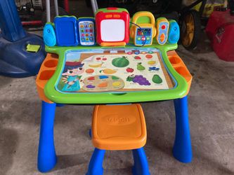Learn and play desk