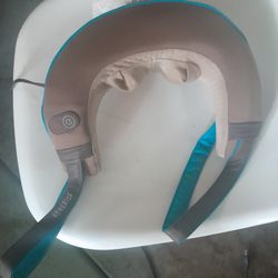 Homedics Neck Messager With Heater 