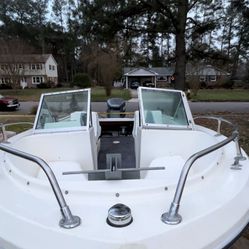 19ft Chaparral Bow rider 