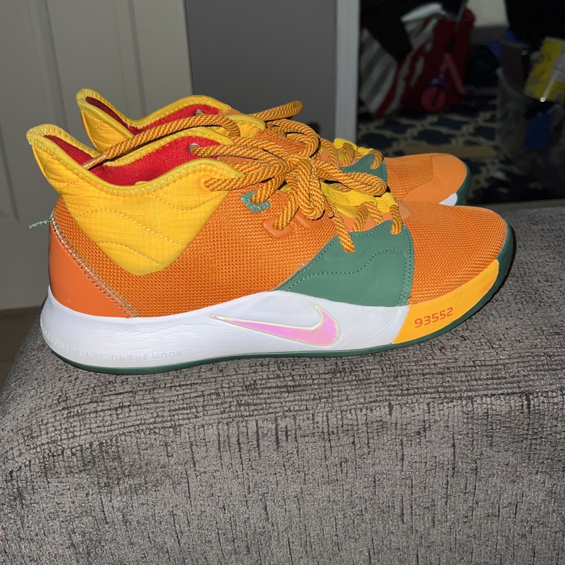 BASKETBALL SHOES SIZE 11