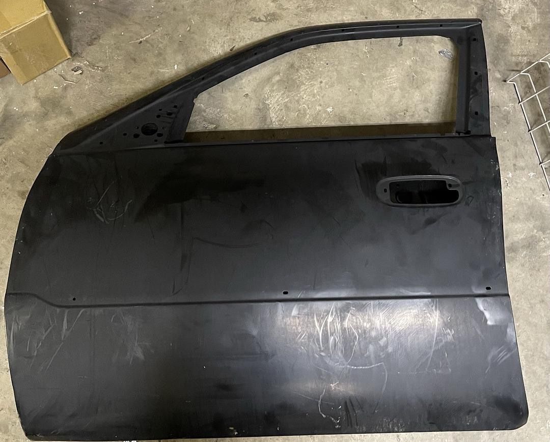 left driver door puerta izquierda chofer 2000 to 20011 Cadillac DTS Deville OEM Door La Zona Auto Parts