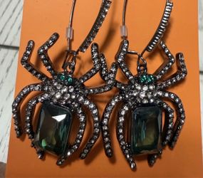 Betsey Johnson Halloween Earrings Green SPIDER Gem Gunmetal Witch Goth NEW