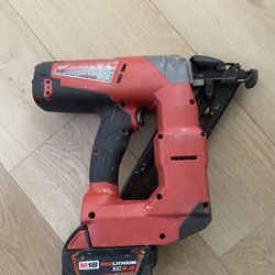 Nail gun Milwaukee 