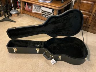 Musicians Gear Deluxe Hardshell Guitar Case. Dreadnought size.