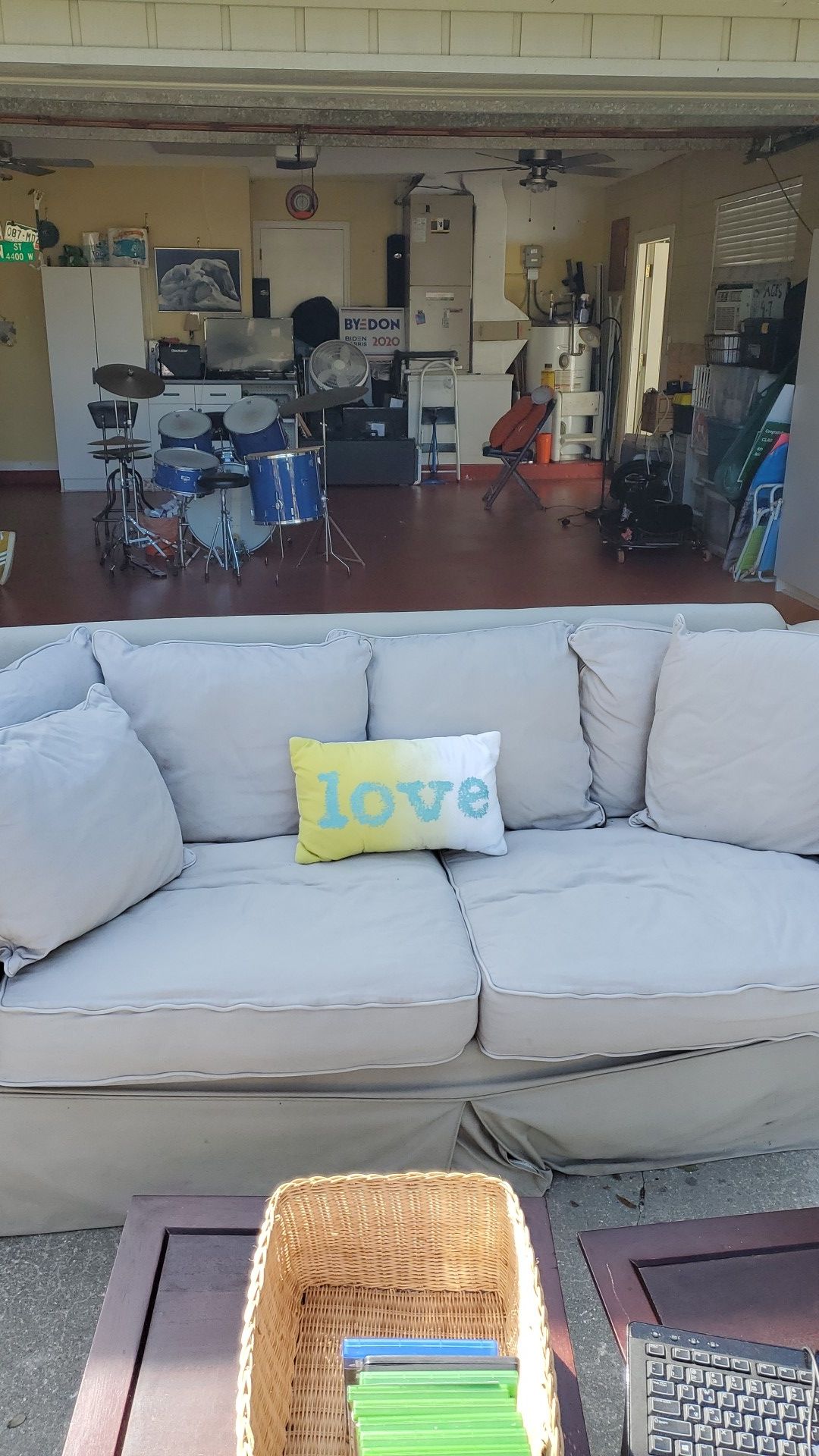 10 couch, have to be able to pick up for Sale in Altamonte Springs, FL