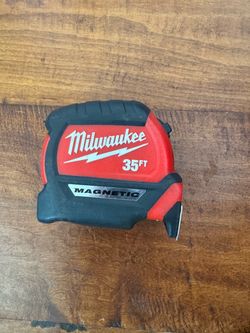 Milwaukee 35ft magnetic tape measure