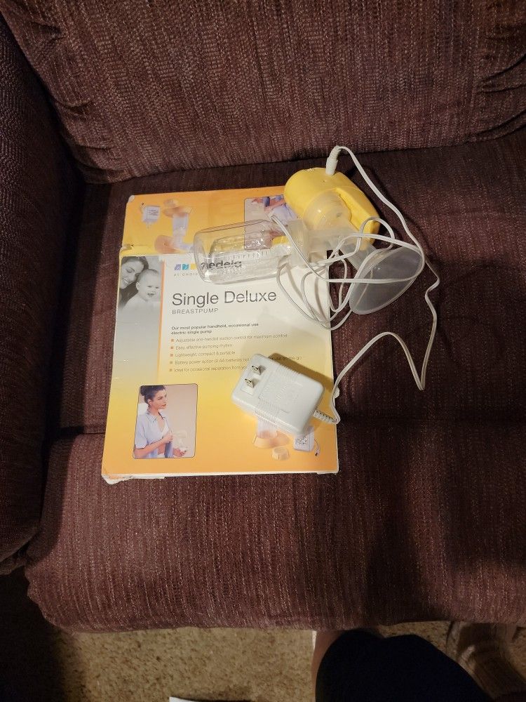 Single Deluxe Medela Breast Pump