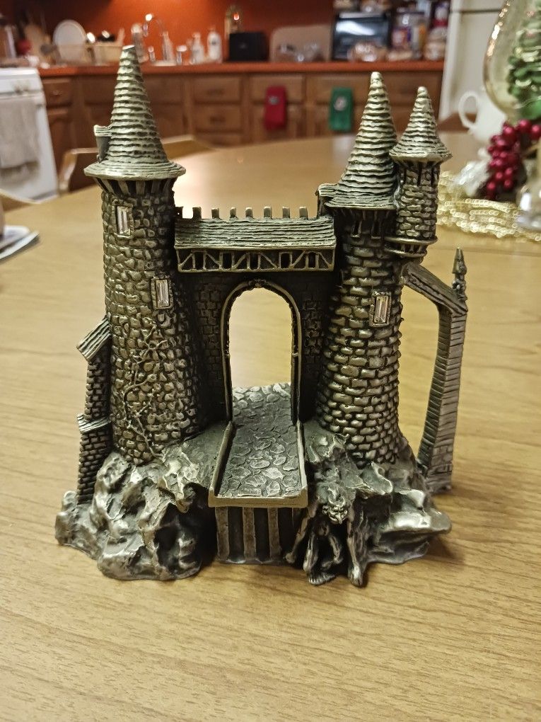 Pewter Castle, Towers, Gate