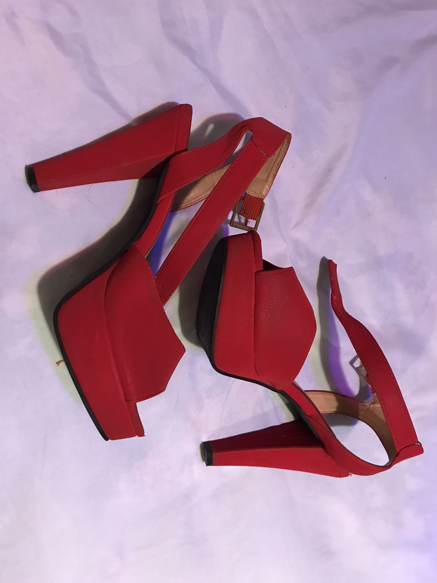 Heels Red Size 9