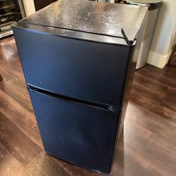 Mini refrigerator