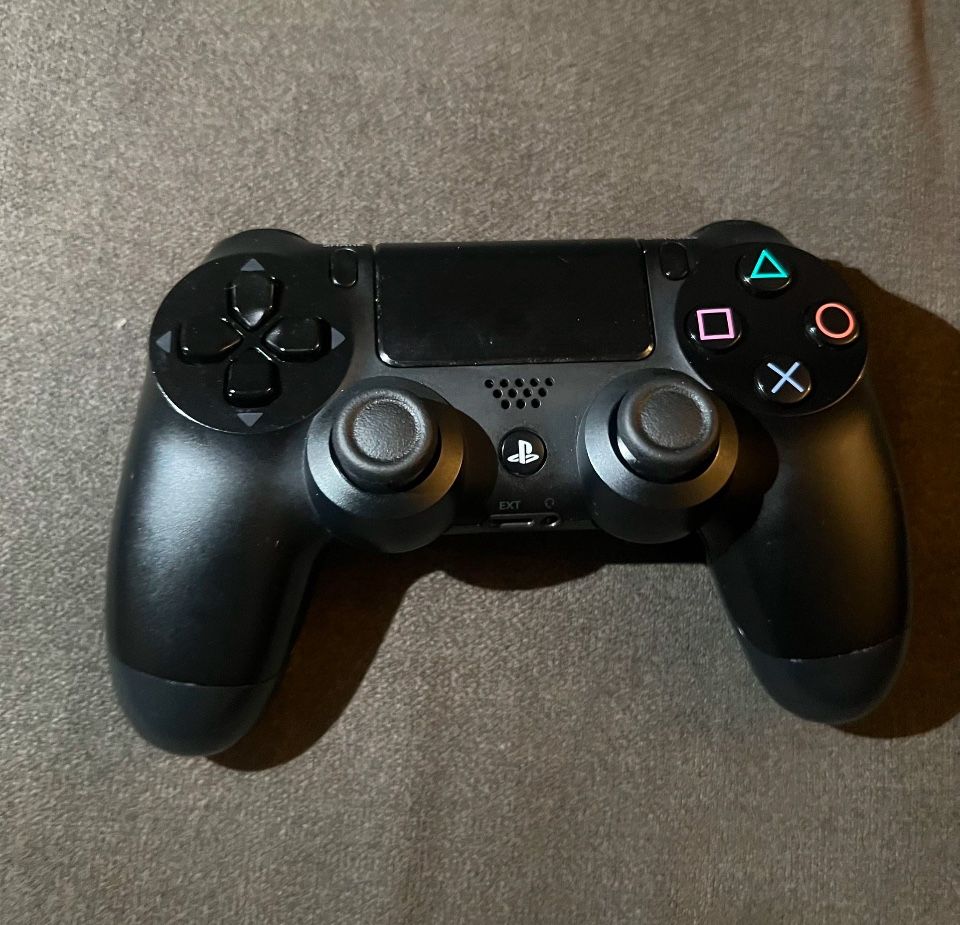 Authentic ps4 Wireless Controller FOR REPAIR OR FOR PARTS