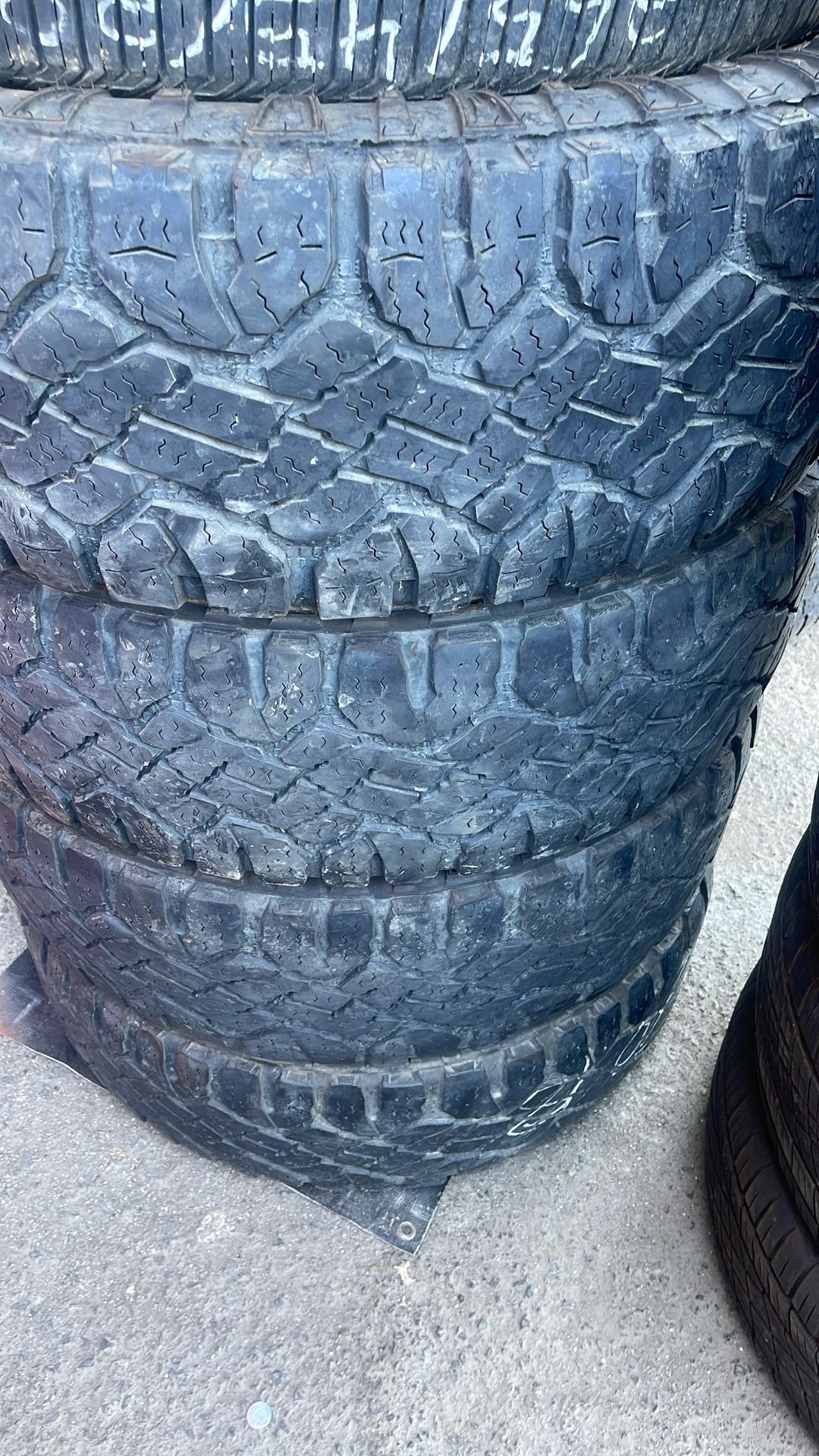 LT 275-70-18 Goodyear Wrangler Dura Trac Used Set