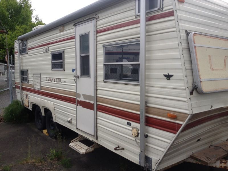 1980 Layton Travel Trailer w/title