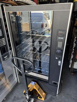 Super clean AP SNACK MACHINE